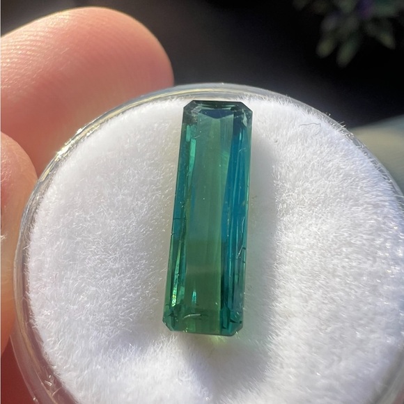 2.74CTW genuine loose indcolite tourmaline loose with gem jar - Picture 1 of 12